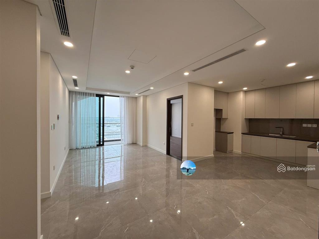 Cho thuê 3 ngủ nguyên + 108m2 chỉ với 14tr/th giá hời sunshine green iconic  em long 0869 971 ***