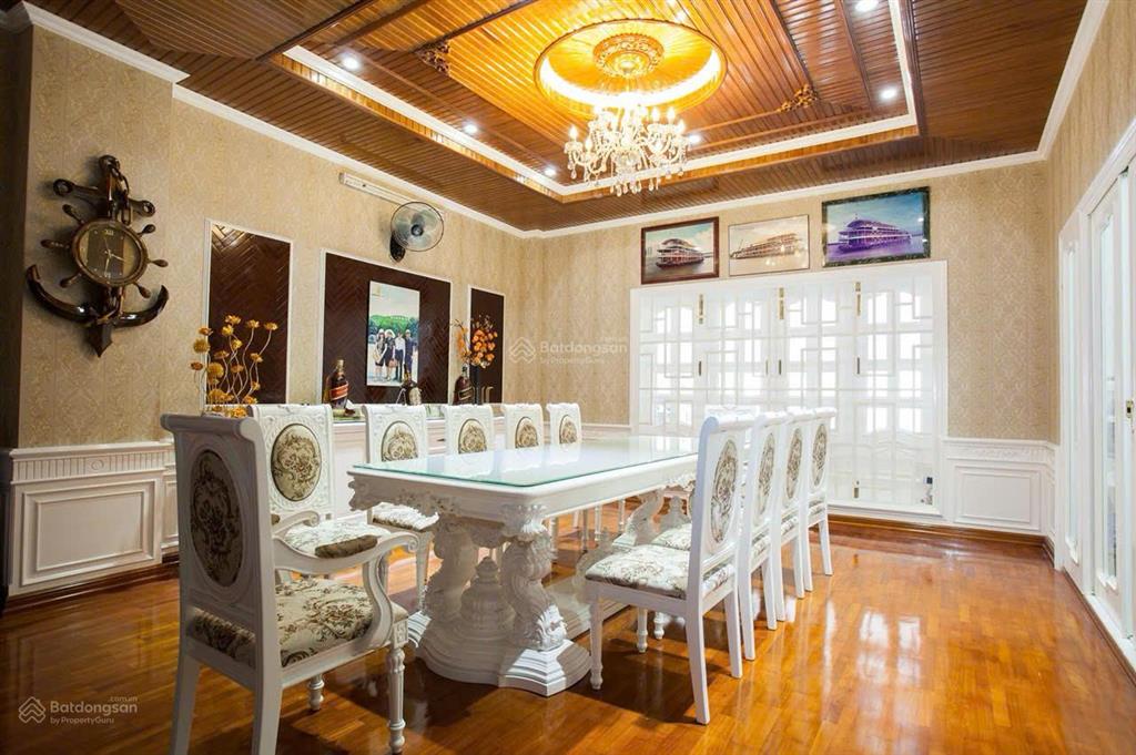 Chủ nhà đi định cư nước ngoài cần bán căn nhà mặt tiền thoại ngọc hầu, ngang 7,04m2 nở hậu 9,54m2