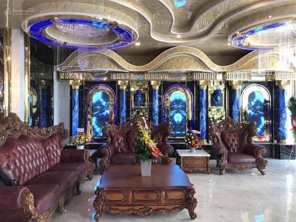 Chuyển nhượng quán karaoke crown đường vân đồn  nha trang  dòng tiền ổn định