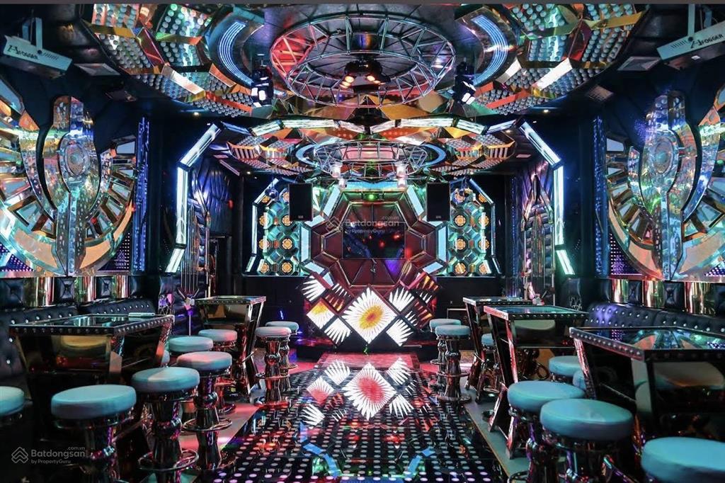 Chuyển nhượng quán karaoke crown đường vân đồn  nha trang  dòng tiền ổn định