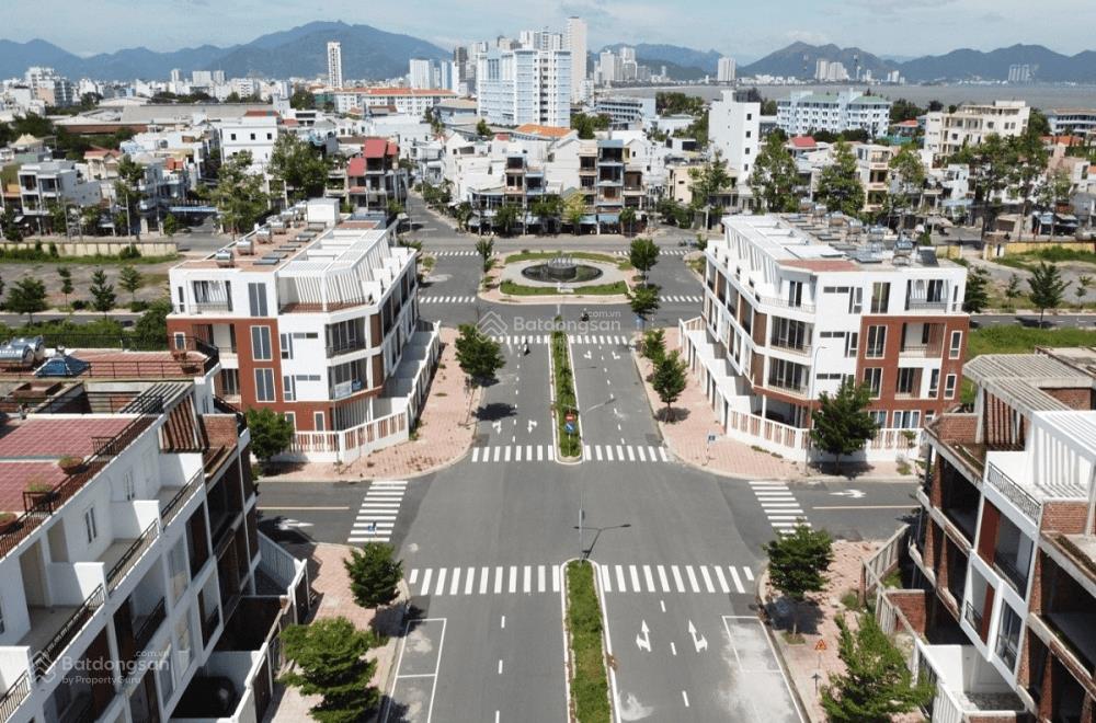 Đất mipeco giá chỉ 83 triệu /m2 có sổ sẵn  gần biển  90m2 ngang 5m