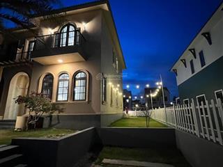 Cắt lỗ sâu biệt thự 200m tặng full nội thất giá 6.2 tỷ bao thuế phí. đường 16m, hướng đông nam