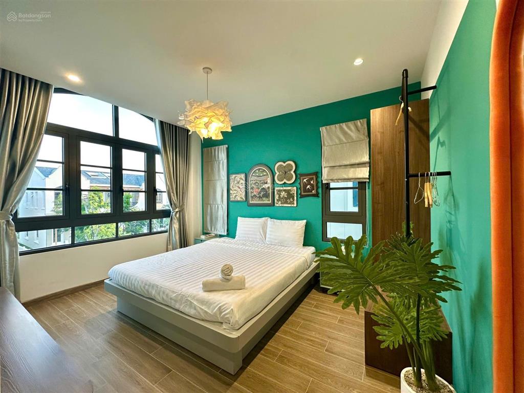 Gấp gấp! chuyển nhượng biệt thự full nội thất 3pn giá 4,8 tỷ (bao thuế phí) gần sát hồ bơi