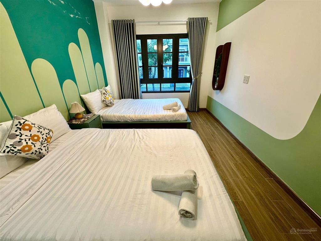 Gấp gấp! chuyển nhượng biệt thự full nội thất 3pn giá 4,8 tỷ (bao thuế phí) gần sát hồ bơi