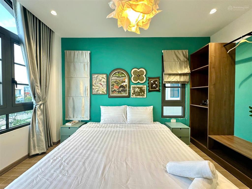 Gấp gấp! chuyển nhượng biệt thự full nội thất 3pn giá 4,8 tỷ (bao thuế phí) gần sát hồ bơi