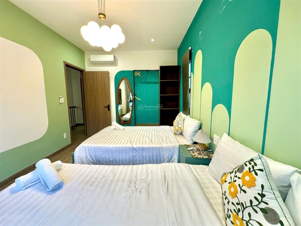 Gấp gấp! chuyển nhượng biệt thự full nội thất 3pn giá 4,8 tỷ (bao thuế phí) gần sát hồ bơi
