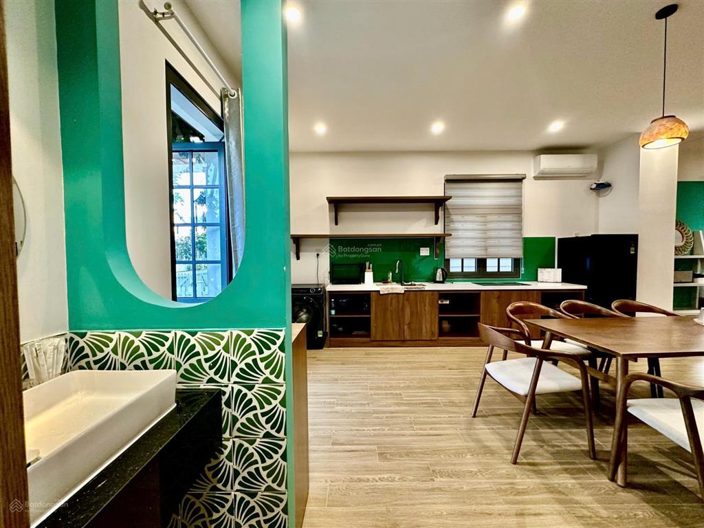 Gấp gấp! chuyển nhượng biệt thự full nội thất 3pn giá 4,8 tỷ (bao thuế phí) gần sát hồ bơi
