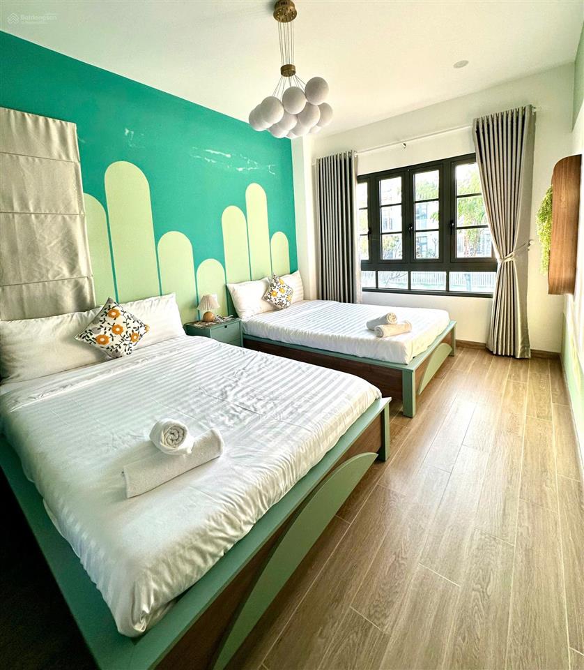 Gấp gấp! chuyển nhượng biệt thự full nội thất 3pn giá 4,8 tỷ (bao thuế phí) gần sát hồ bơi
