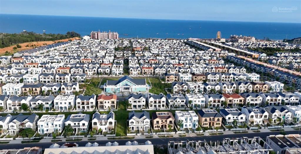 Cắt lỗ biệt thự song lập giá 4.2 tỷ (bao thuế phí) nằm trên trục đường thông 16m .  0966 765 ***