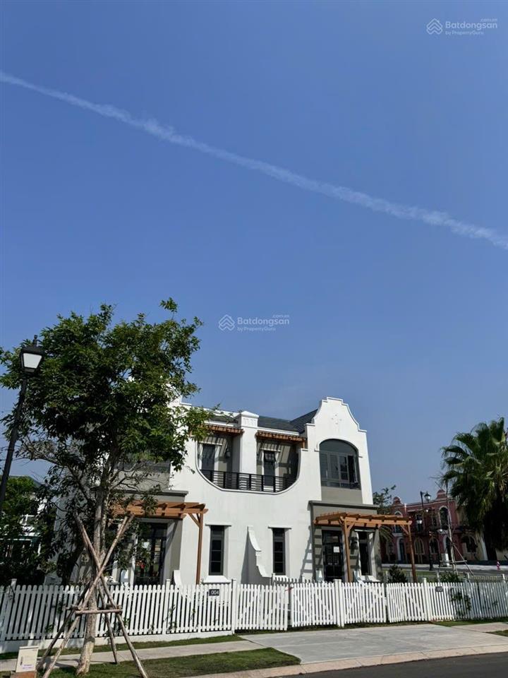 Cắt lỗ biệt thự song lập giá 4.2 tỷ (bao thuế phí) nằm trên trục đường thông 16m .  0966 765 ***