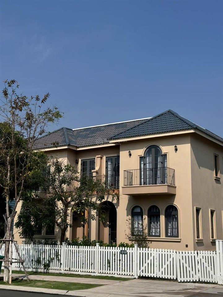 Cắt lỗ biệt thự song lập giá 4.2 tỷ (bao thuế phí) nằm trên trục đường thông 16m .  0966 765 ***