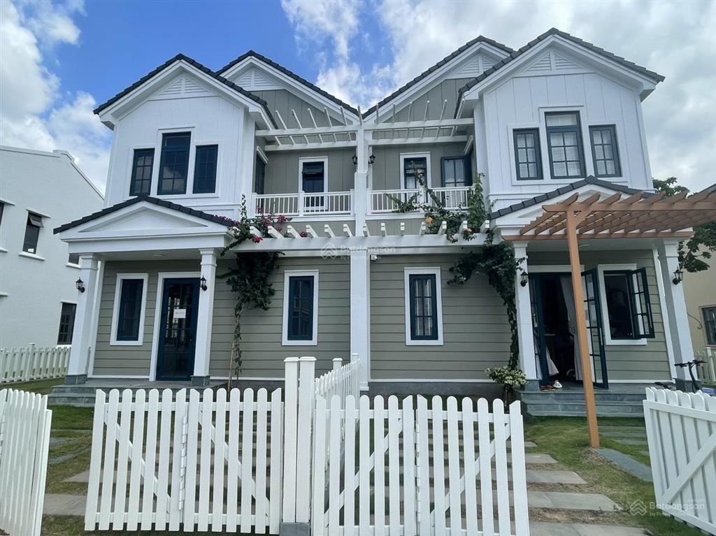 Cắt lỗ biệt thự song lập giá 4.2 tỷ (bao thuế phí) nằm trên trục đường thông 16m .  0966 765 ***