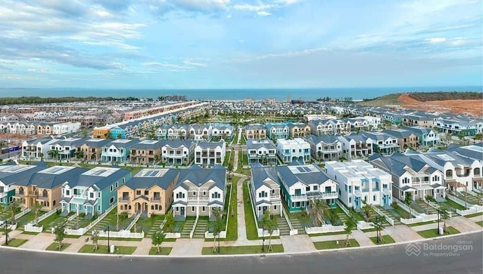 Kẹt vốn ngân hàng cắt lỗ biệt thự 200m2 full nội thất giá 5.8 tỷ bao thuế phí  0966 765 ***