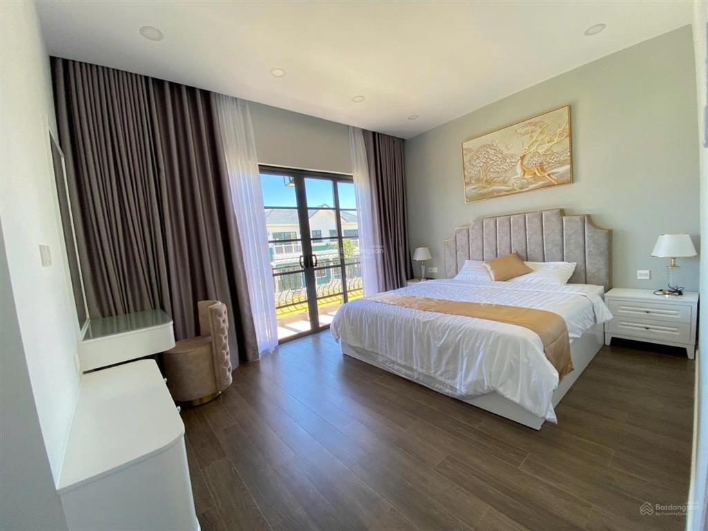 Kẹt vốn ngân hàng cắt lỗ biệt thự 200m2 full nội thất giá 5.8 tỷ bao thuế phí  0966 765 ***