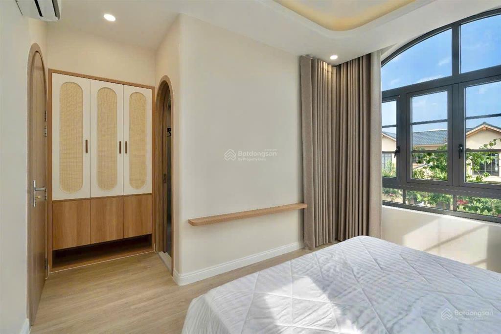 Chuyển nhượng biệt thự song lập giá 5.2 tỷ tặng nội thất cao cấp  0966 765 ***