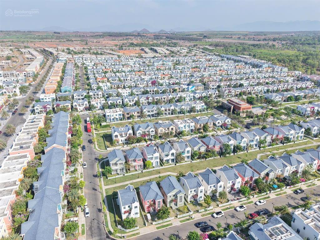 Chuyển nhượng biệt thự song lập giá 5.2 tỷ tặng nội thất cao cấp  0966 765 ***