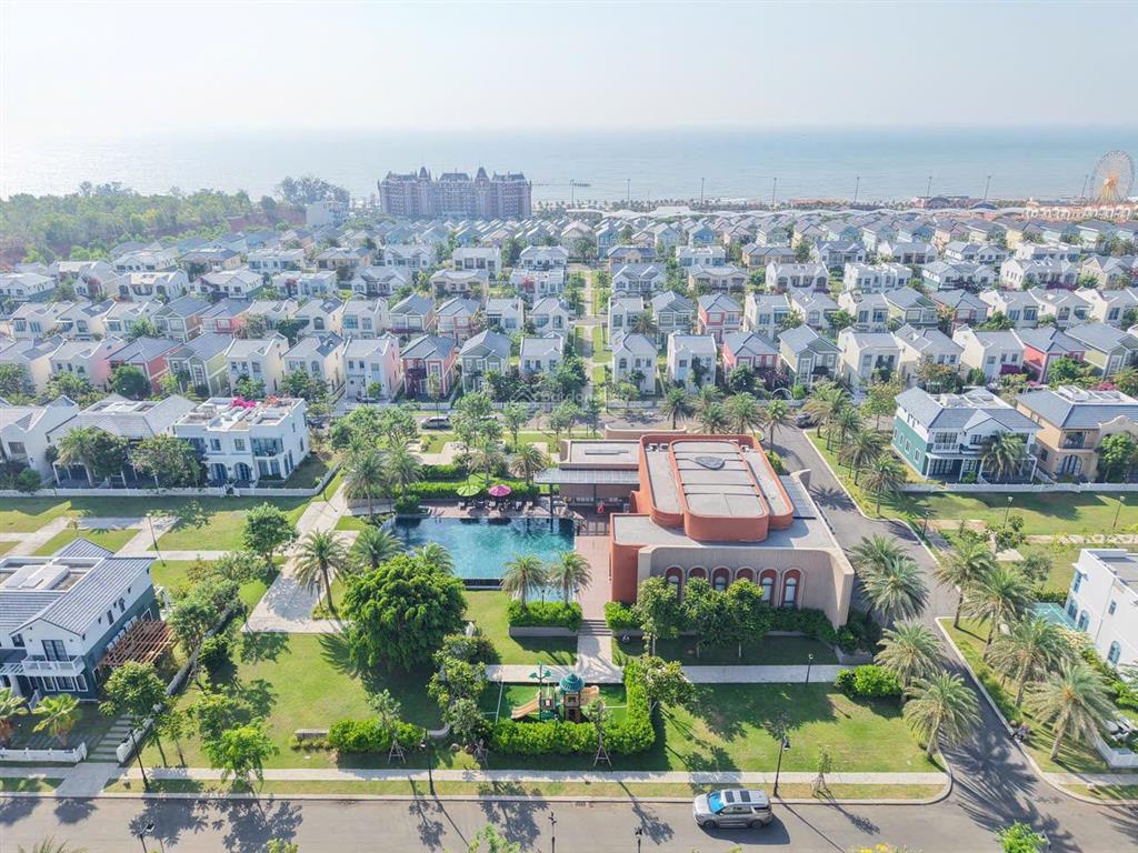 Chuyển nhượng biệt thự song lập giá 5.2 tỷ tặng nội thất cao cấp  0966 765 ***