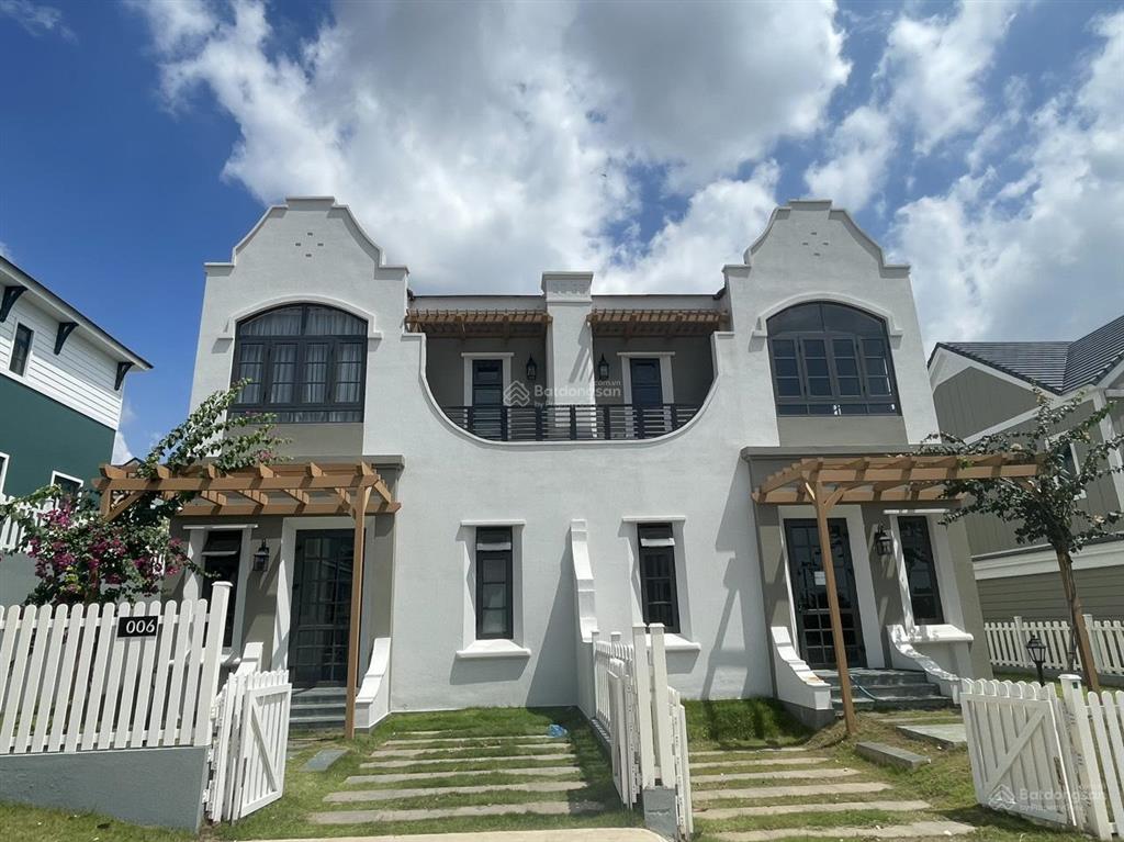 Biệt thự full nội thất 4pn gần hồ bơi, clubhouse. giá 5.4 tỷ bao thuế phí.  0966 765 ***
