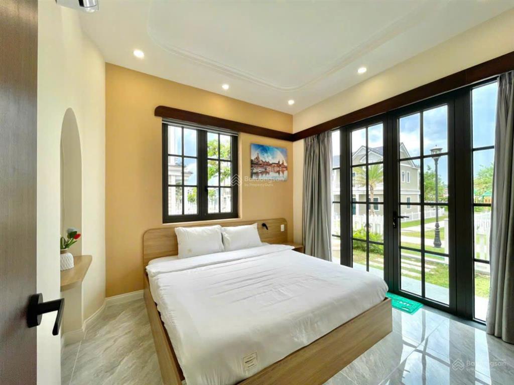Biệt thự full nội thất 4pn gần hồ bơi, clubhouse. giá 5.4 tỷ bao thuế phí.  0966 765 ***