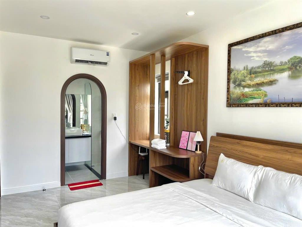 Biệt thự full nội thất 4pn gần hồ bơi, clubhouse. giá 5.4 tỷ bao thuế phí.  0966 765 ***