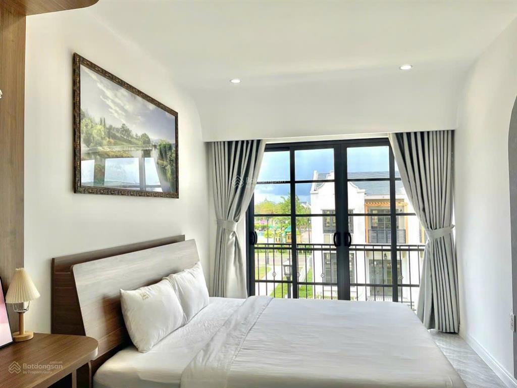 Biệt thự full nội thất 4pn gần hồ bơi, clubhouse. giá 5.4 tỷ bao thuế phí.  0966 765 ***