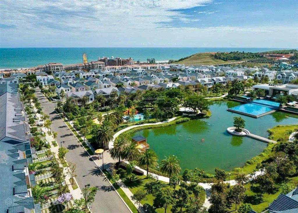 Chỉ 5.99 tỷ (bao thuế phí) căn biệt thự 200m2 + tặng nội thất cao cấp 4pn  5 giường