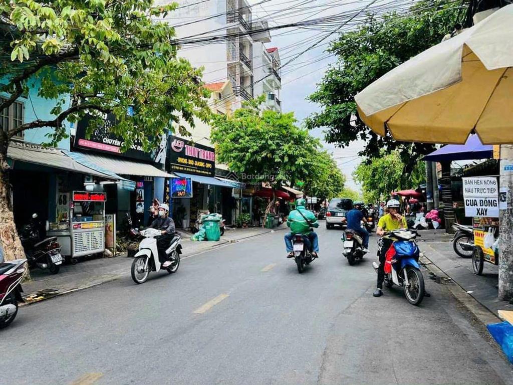 Bán căn hộ dịch vụ cao cấp  bđs dòng tiền quận 7. góc 2 mặt tiền 10x20m