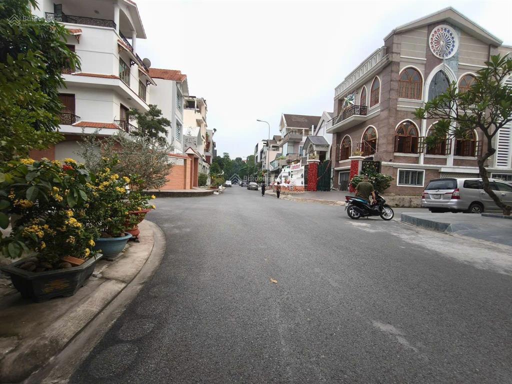 Bán gấp nhà 3 lầu  kdc phú nhuận  hiệp bình chánh thủ đức  khu gigamall  đường xe ô tô