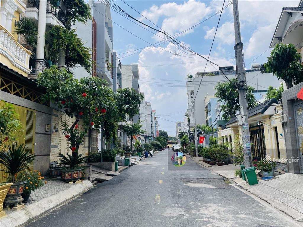 Nhà 4 tầng đường hiệp bình  cách gigamall phạm văn đồng, vạn phúc city chỉ 200m  đường 10m