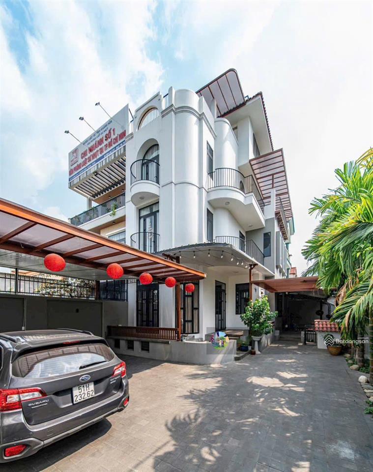 Biệt thự góc 2 mặt tiền 11x26  cách phạm văn đồng 10m  ngay khu gigamall hiệp bình chánh thủ đức