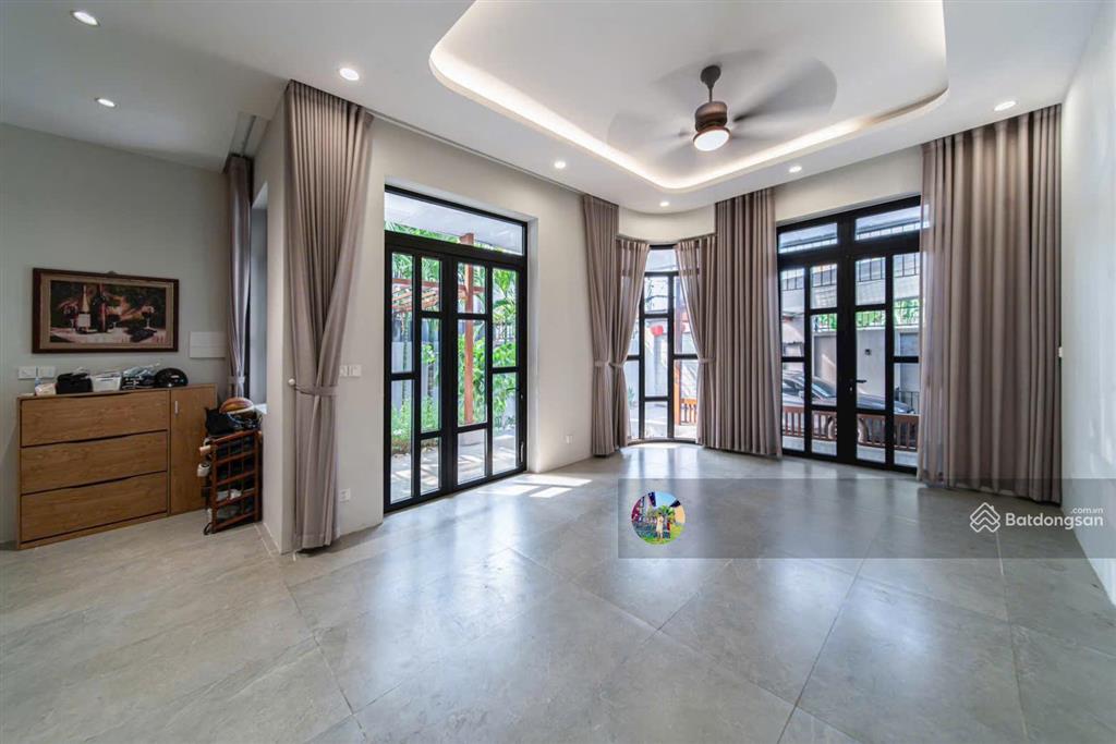 Biệt thự góc 2 mặt tiền 11x26  cách phạm văn đồng 10m  ngay khu gigamall hiệp bình chánh thủ đức