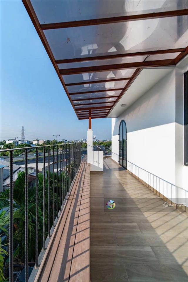 Biệt thự góc 2 mặt tiền 11x26  cách phạm văn đồng 10m  ngay khu gigamall hiệp bình chánh thủ đức