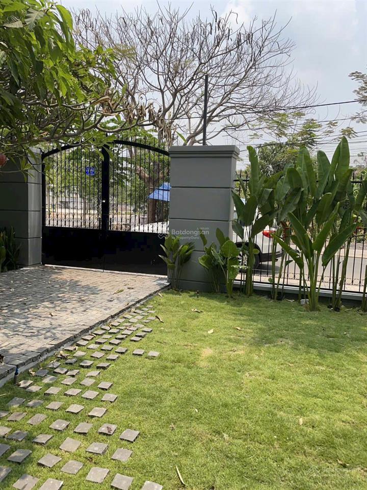 Nhà biệt thự đẹp  giá tốt 300m2 ngang 15m  cạnh ngay vạn phúc city & thủ đức garden home