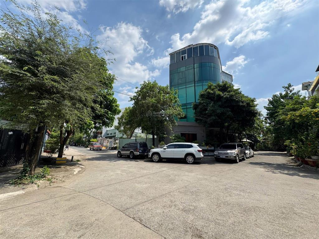 Kẹt tiền  bán gấp lô đất khu bên sông  ngay gigamall phạm văn đồng  đường 2 xe né nhau  xd cao
