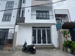 Nhà mới 4 lầu 102m2 ngang (6,3x16,2)  cạnh kdc hồng long  quốc lộ 13  đường xe hơi  thủ đức