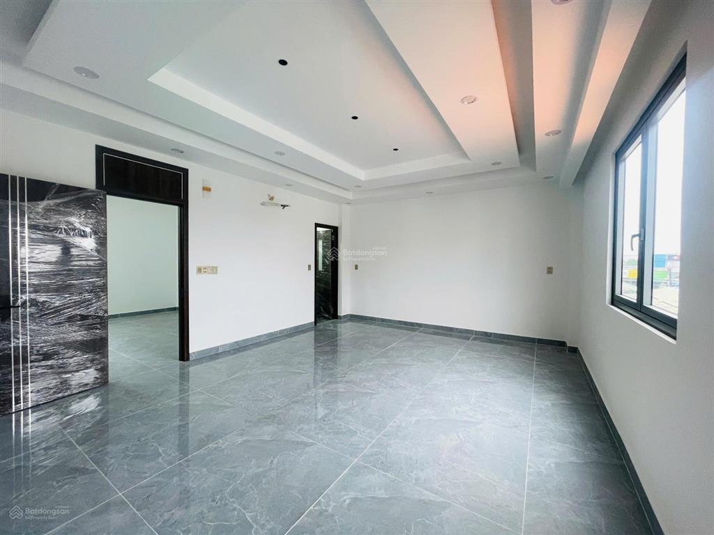 Nhà mới 4 lầu 102m2 ngang (6,3x16,2)  cạnh kdc hồng long  quốc lộ 13  đường xe hơi  thủ đức
