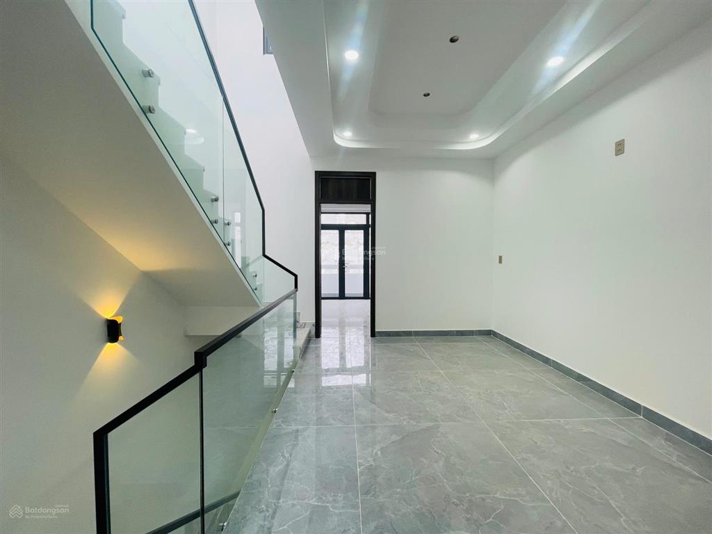 Nhà mới 4 lầu 102m2 ngang (6,3x16,2)  cạnh kdc hồng long  quốc lộ 13  đường xe hơi  thủ đức