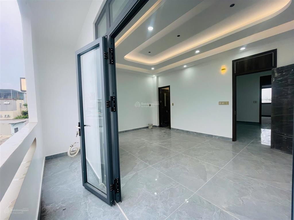 Nhà mới 4 lầu 102m2 ngang (6,3x16,2)  cạnh kdc hồng long  quốc lộ 13  đường xe hơi  thủ đức