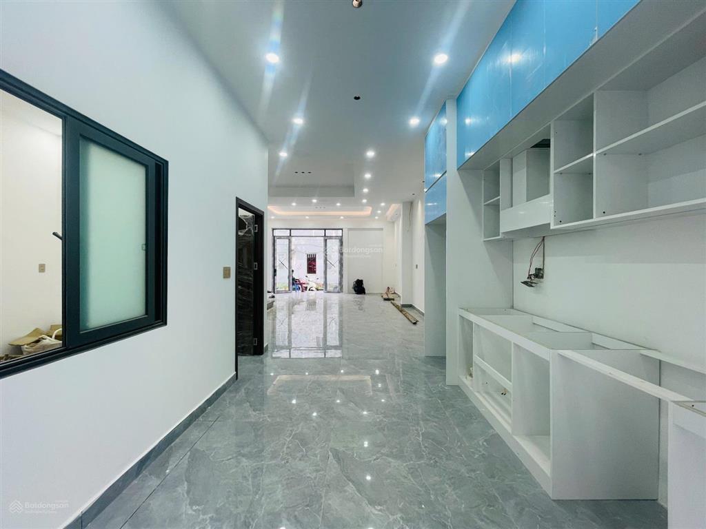Nhà mới 4 lầu 102m2 ngang (6,3x16,2)  cạnh kdc hồng long  quốc lộ 13  đường xe hơi  thủ đức