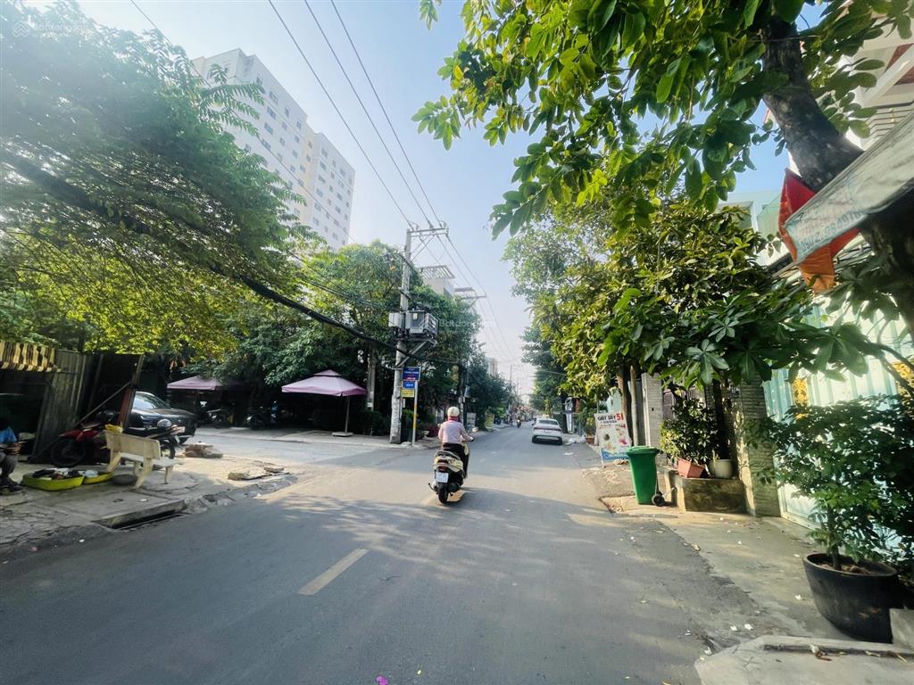 Nhà 2 mặt tiền  90m2 ngang 5m  đường 18 hiệp bình chánh thủ đức  đường 2 xe hơi  xd cao tầng