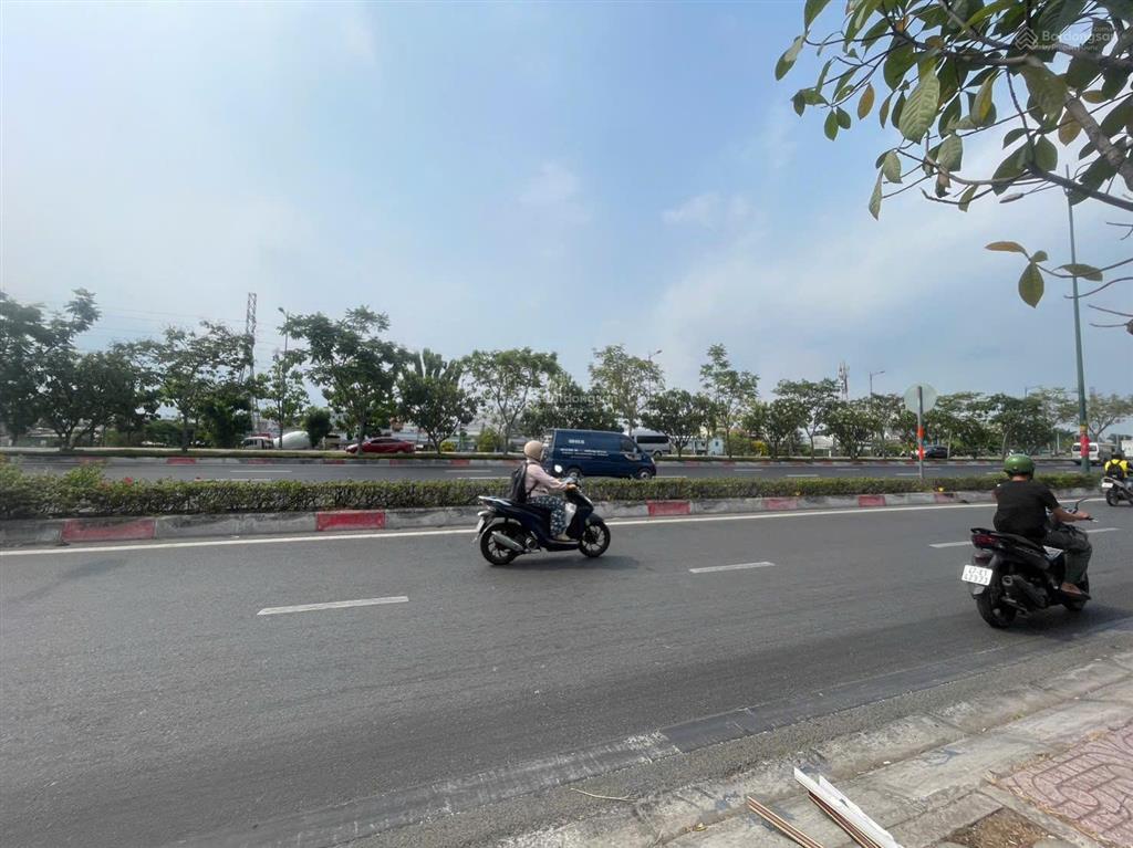 Nhà 3 tầng  mặt tiền phạm văn đồng  hiệp bình chánh cách gigamall 500m