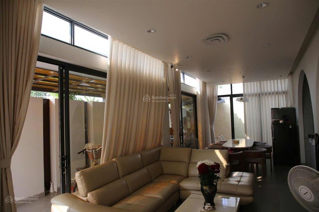 Định cư bán căn nhà biệt thự góc 2 mặt tiền tâm huyết  ngang 12m  có hồ bơi ngay gigamall