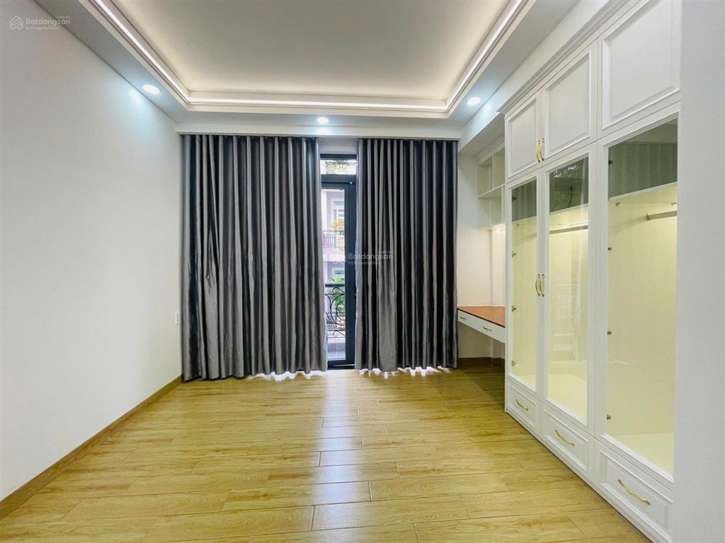 Nhà mới 5 tầng  ngay đường đinh thị thi  nhà kts thiết kế cạnh ngay vạn phúc city đường xe hơi
