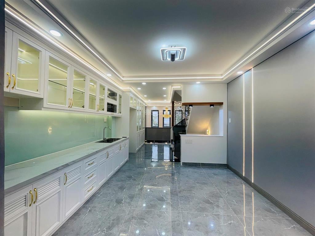 Nhà mới 5 tầng  ngay đường đinh thị thi  nhà kts thiết kế cạnh ngay vạn phúc city đường xe hơi