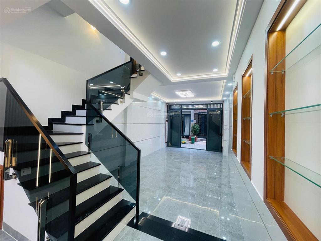 Nhà mới 5 tầng  ngay đường đinh thị thi  nhà kts thiết kế cạnh ngay vạn phúc city đường xe hơi