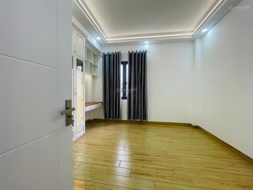 Nhà mới 5 tầng  ngay đường đinh thị thi  nhà kts thiết kế cạnh ngay vạn phúc city đường xe hơi