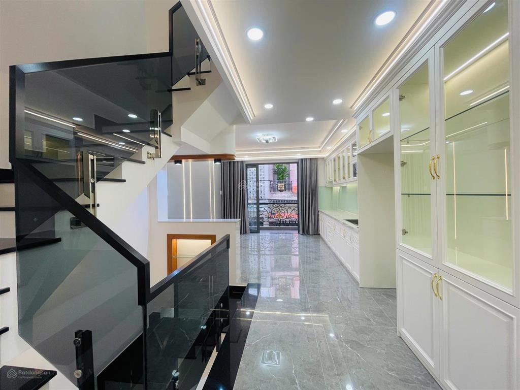 Nhà mới 5 tầng  ngay đường đinh thị thi  nhà kts thiết kế cạnh ngay vạn phúc city đường xe hơi