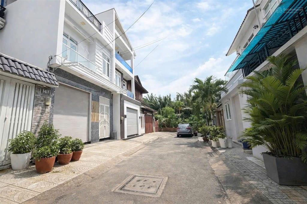 Bán gấp nhà ngang 6m  đường trước nhà 8m  ngay đường hiệp bình  phạm văn đồng cách gigamall 500m