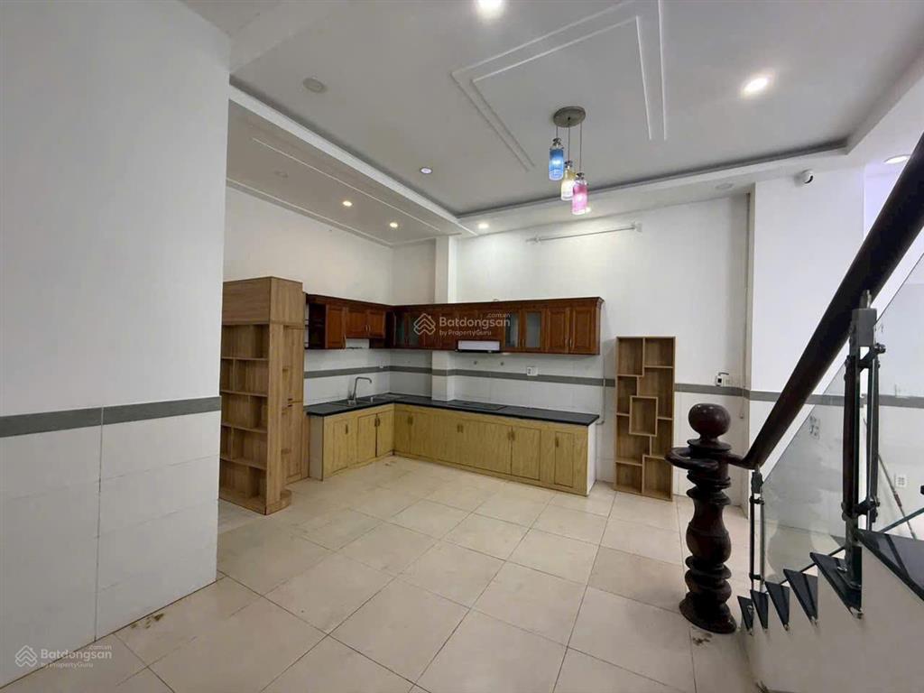Bán gấp nhà ngang 6m  đường trước nhà 8m  ngay đường hiệp bình  phạm văn đồng cách gigamall 500m