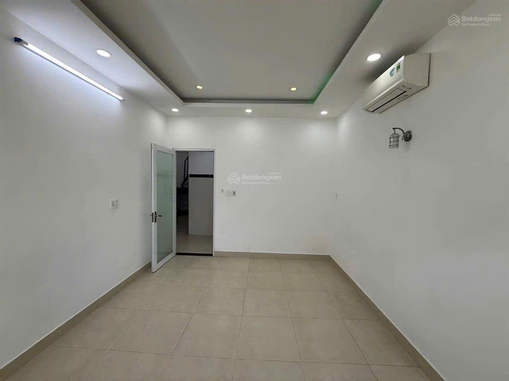 Bán gấp nhà ngang 6m  đường trước nhà 8m  ngay đường hiệp bình  phạm văn đồng cách gigamall 500m